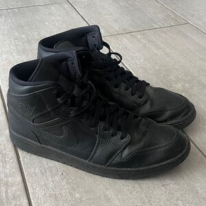 Nike Jordan 1 Mid Triple Black